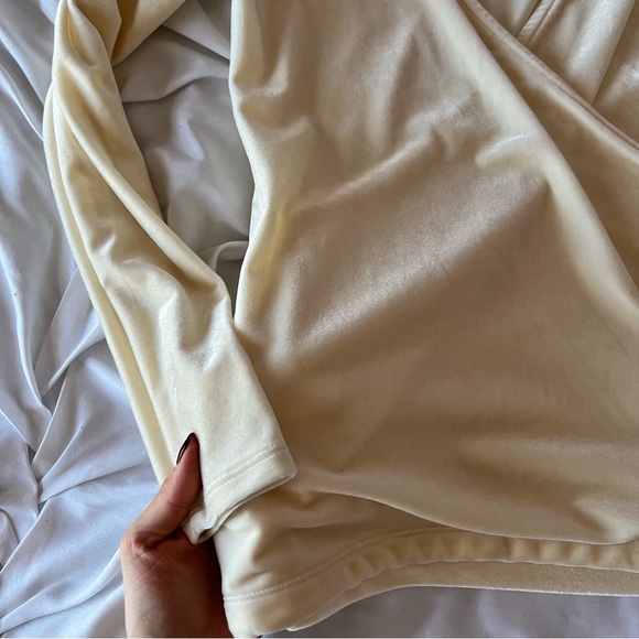 🪞J.CREW V-neck Velvet Long Sleeve Blouse🪞 - Picture 7 of 7